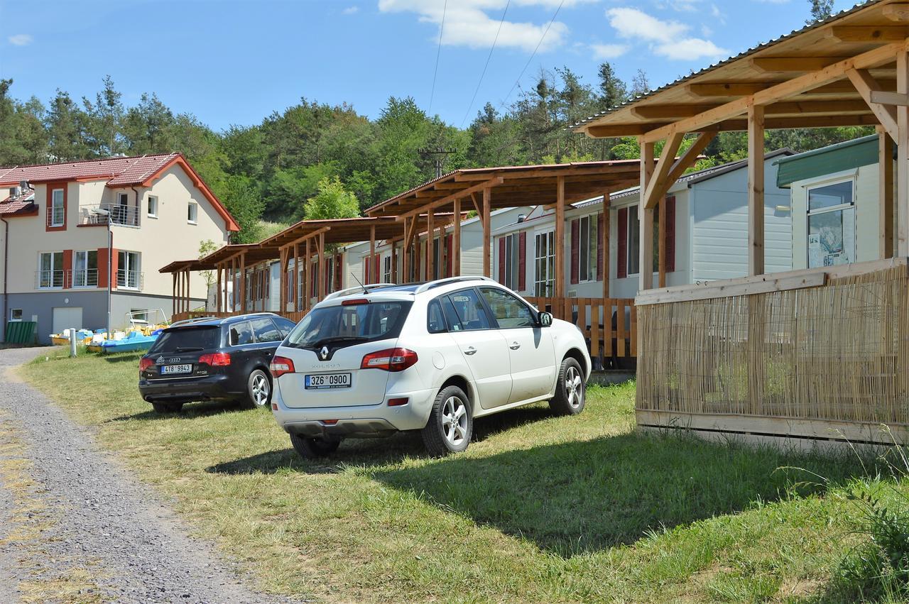 Mobilheimy U Prehrady Hotel Horni Dunajovice Exterior photo